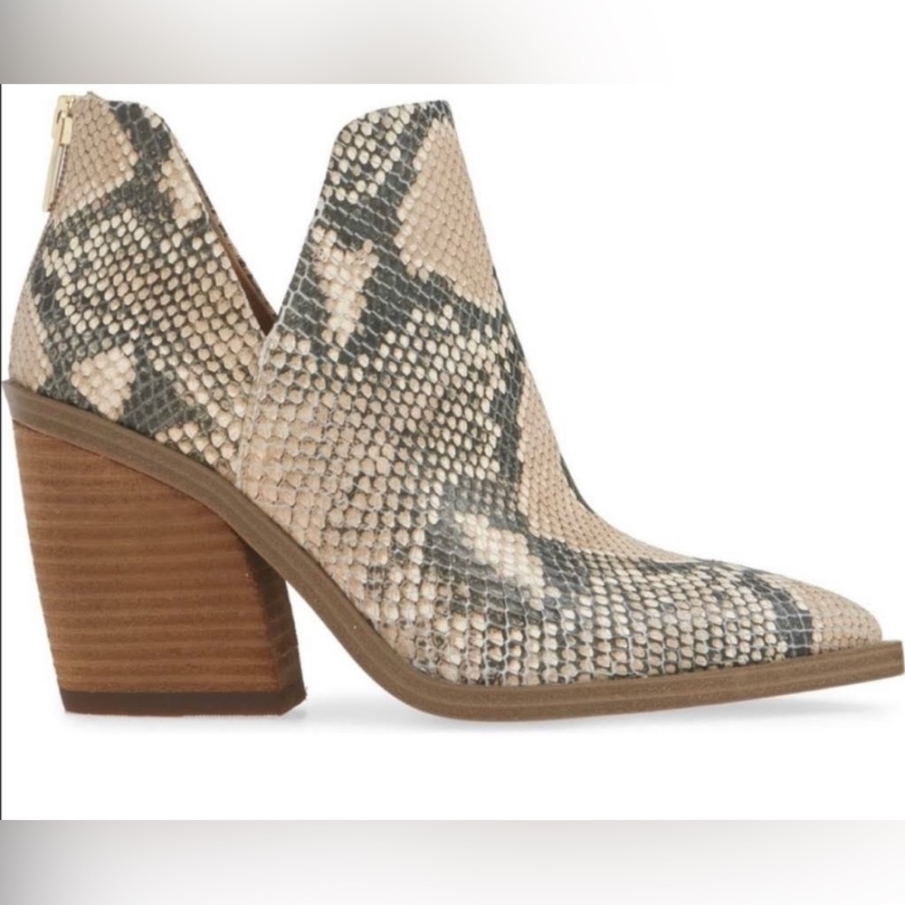 Vince Camuto Gigietta snakeskin ankle boots size 10M